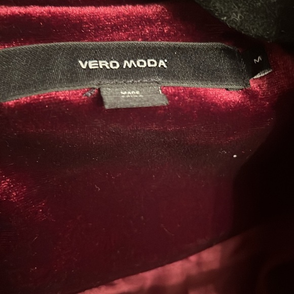 Velvet wine Color blazer - Picture 3 of 3